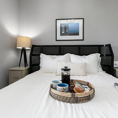 Lovely 2 Bedroom Suite Steps From The Beach Victoria Exteriér fotografie