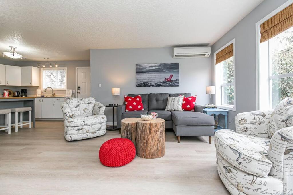 Lovely 2 Bedroom Suite Steps From The Beach Victoria Exteriér fotografie