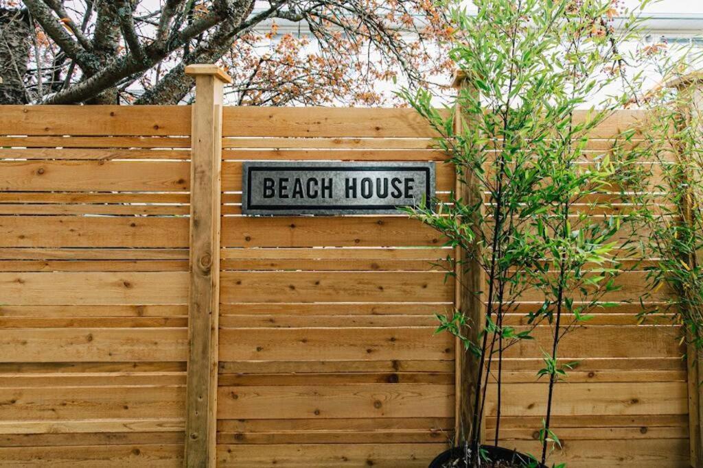 Lovely 2 Bedroom Suite Steps From The Beach Victoria Exteriér fotografie