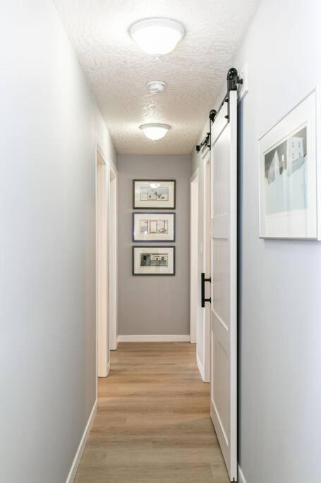 Lovely 2 Bedroom Suite Steps From The Beach Victoria Exteriér fotografie