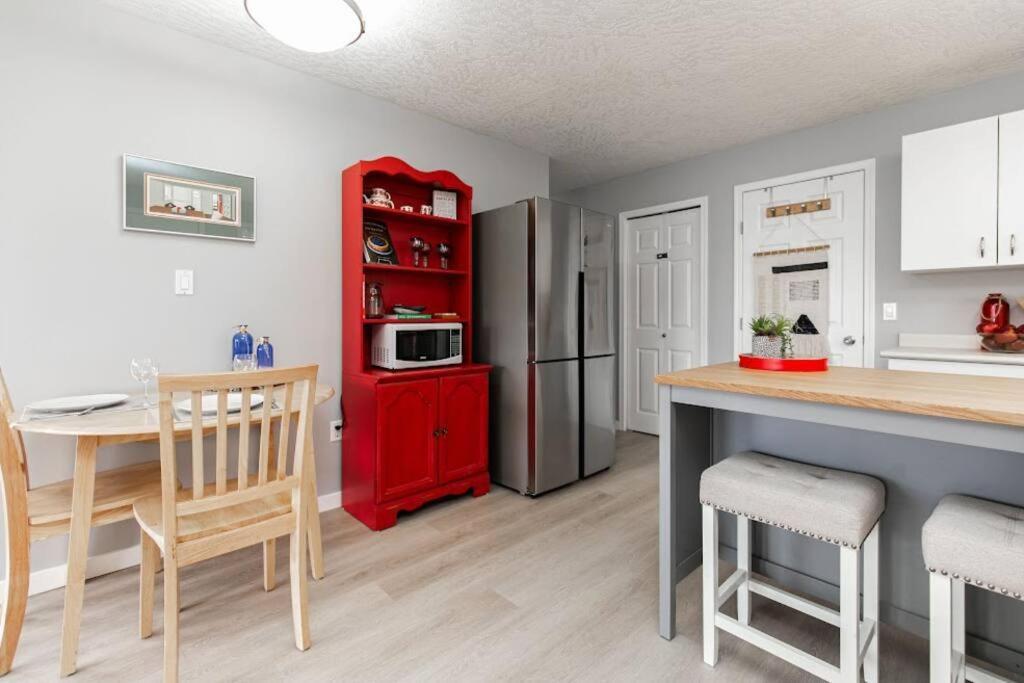 Lovely 2 Bedroom Suite Steps From The Beach Victoria Exteriér fotografie