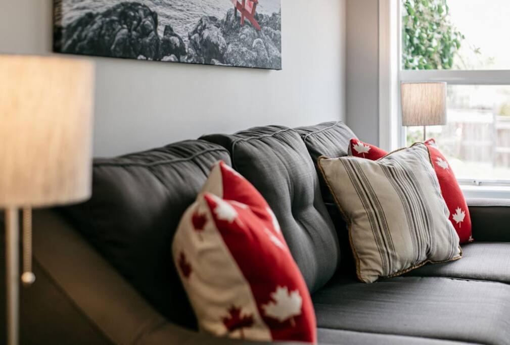 Lovely 2 Bedroom Suite Steps From The Beach Victoria Exteriér fotografie