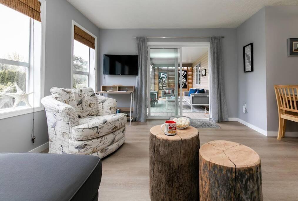 Lovely 2 Bedroom Suite Steps From The Beach Victoria Exteriér fotografie